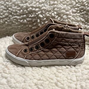 Blowfish Malibu Women's Quilted Zip-Up High-Top Sneakers, size 7